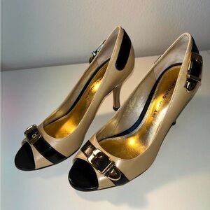 Antonio Melani 2000’s vintage woman’s pearl leather heels